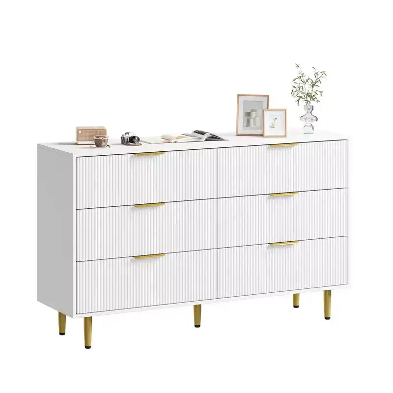 Cassettiera moderna a 6 cassetti nera con scanalature, comò ampio in legno con maniglie e gambe in metallo dorato, grande organizer per camera da letto, soggiorno e ingresso