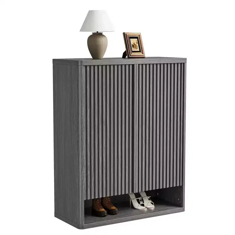 Scarpiera Moderna in Legno da 80 cm con Ripiani Regolabili, Ante Scanalate, Grande Organizzatore di Scarpe per Ingresso, Contiene 25-30 Paia, per Corridoio o Soggiorno