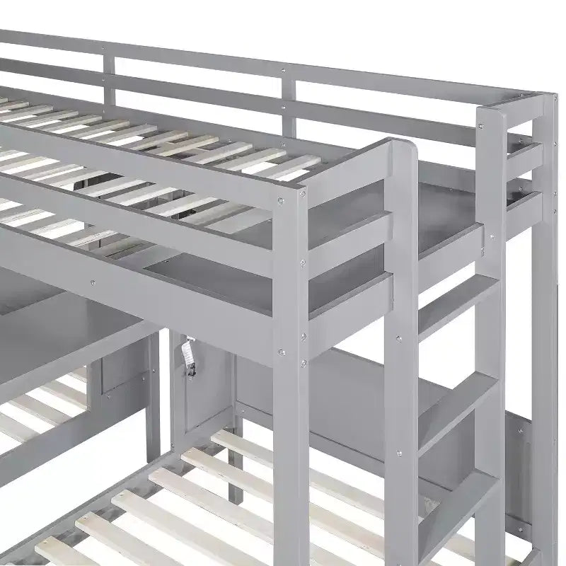 Letto a castello triplo con scrivania integrata e mensole, luce da lettura, design 3 letti in 1